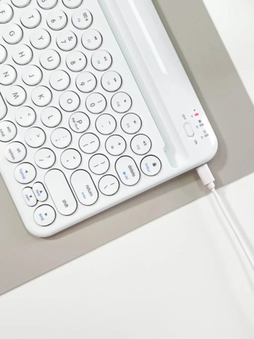 Macally White Round-Key Wireless Keyboard